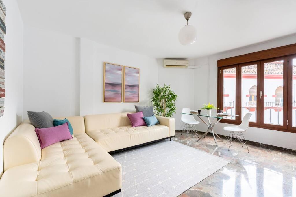 Behouse Sierpes Lägenhet Sevilla Exteriör bild