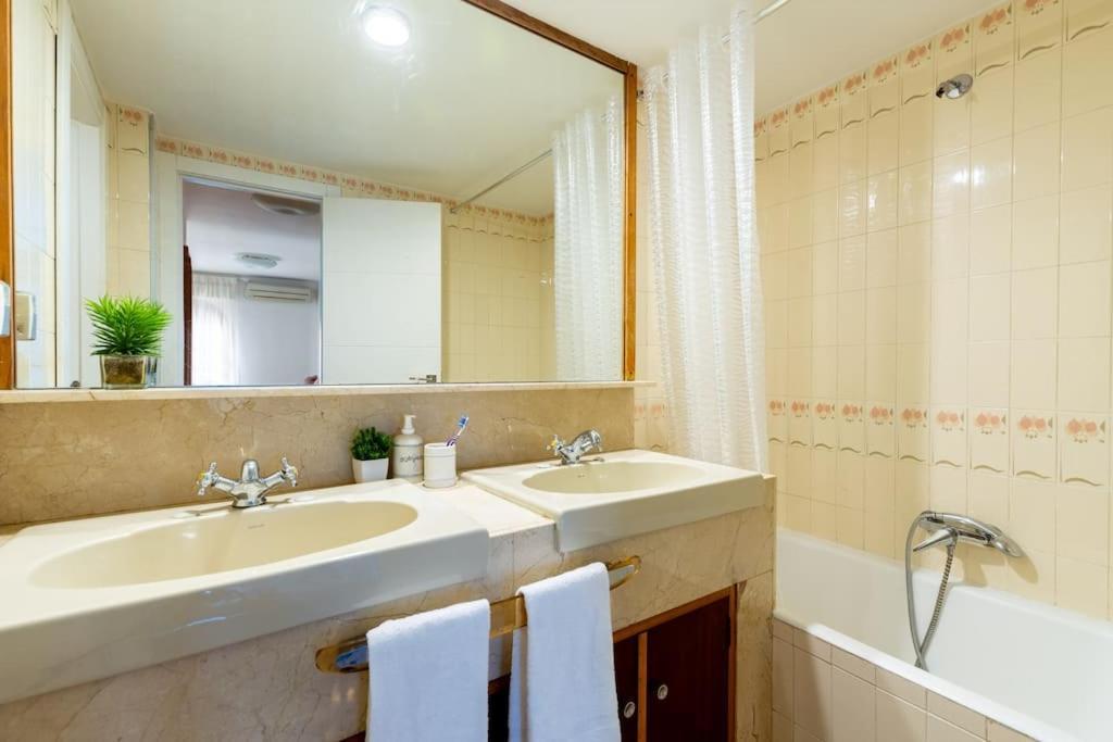Behouse Sierpes Lägenhet Sevilla Exteriör bild